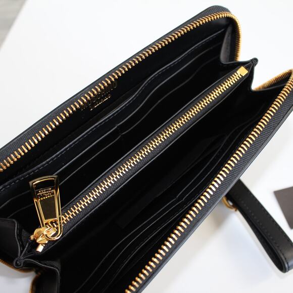 Moschino Black Gold Logo Continental Zip Around Wallet Wristlet New - Picture 9 of 13